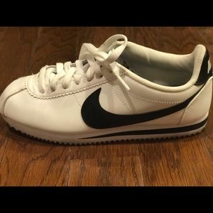 Women’s Nike Cortez Black White 7.5 VGUC